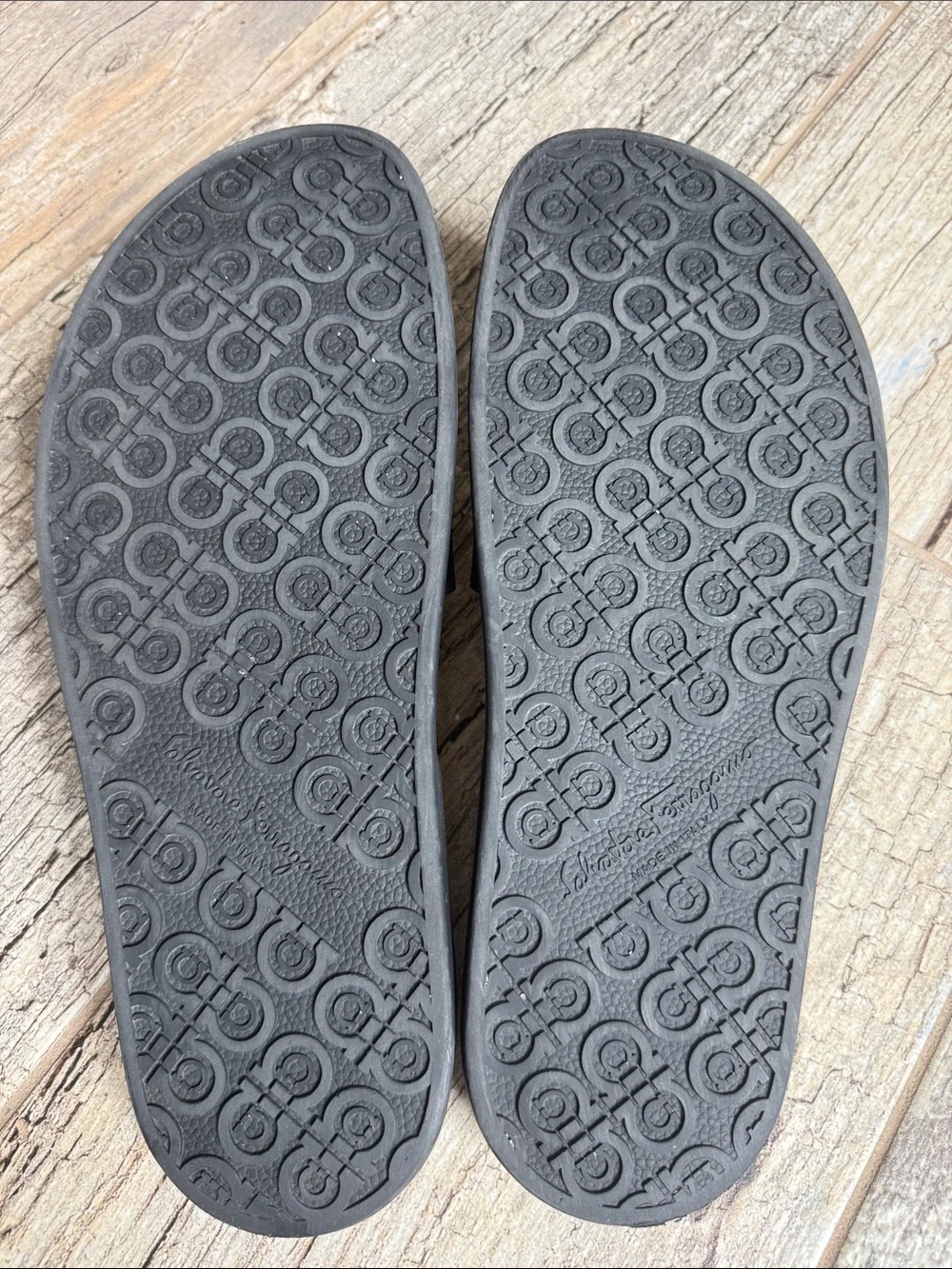 Salvatore Ferragamo Amos slide Logo sandals size: 12